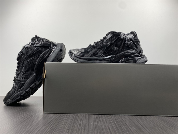 balcia track runner black Ba*len*cia*ga