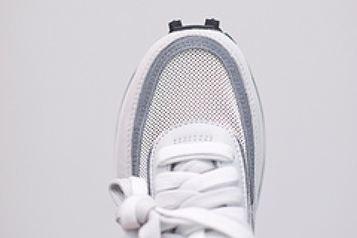 nike ld waffle sacai summit white bv0073-100