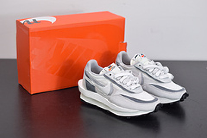 nike ld waffle sacai summit white bv0073-100