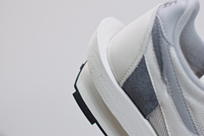 nike ld waffle sacai summit white bv0073-100