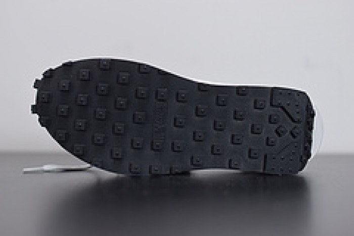 nike ld waffle sacai summit white bv0073-100