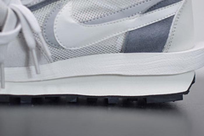 nike ld waffle sacai summit white bv0073-100