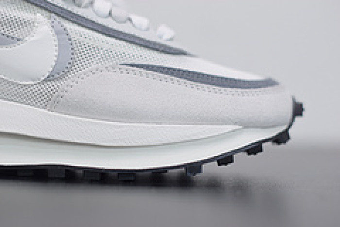 nike ld waffle sacai summit white bv0073-100