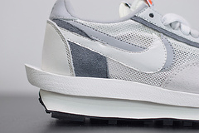 nike ld waffle sacai summit white bv0073-100