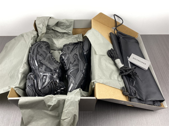 balcia track runner black Ba*len*cia*ga