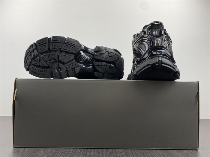 balcia track runner black Ba*len*cia*ga