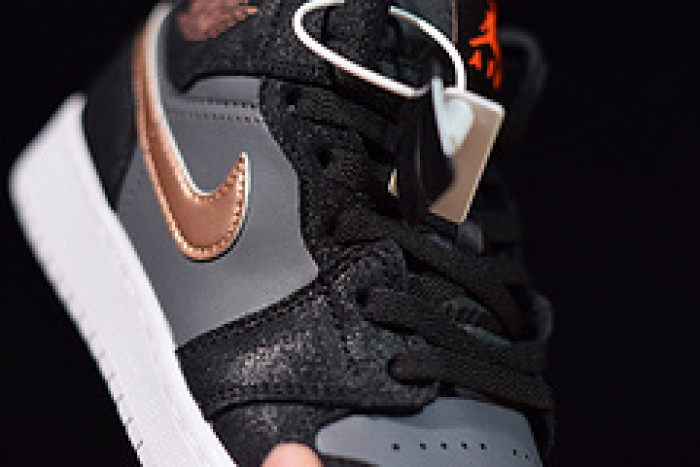 air jordan 1 retro high gs black metallic red bronze 705300-006