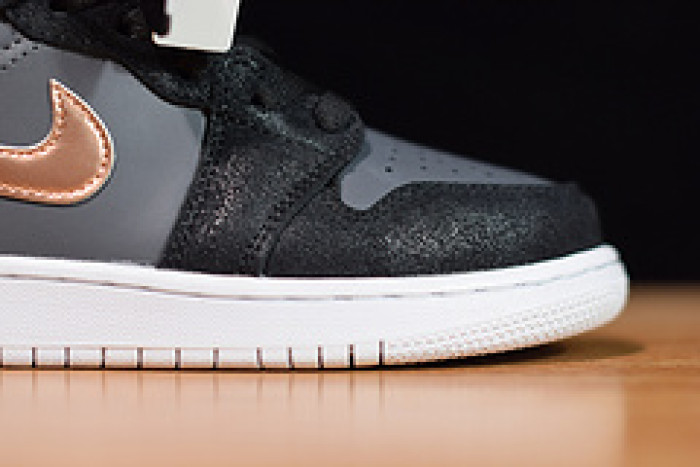 air jordan 1 retro high gs black metallic red bronze 705300-006