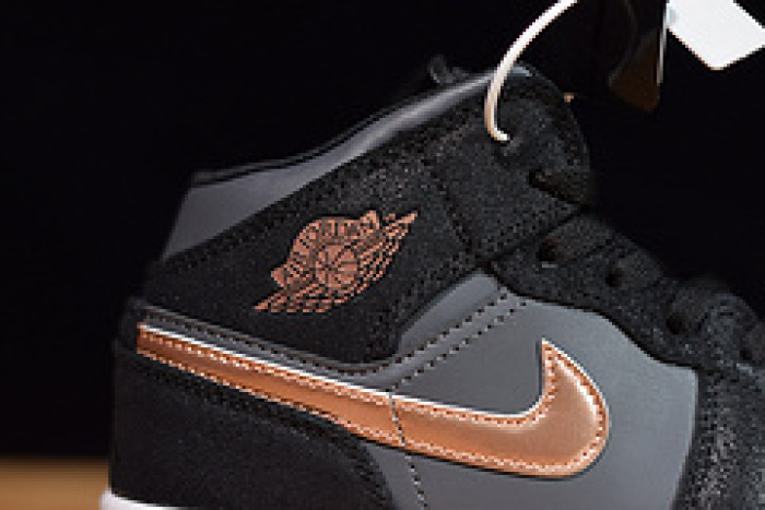 air jordan 1 retro high gs black metallic red bronze 705300-006