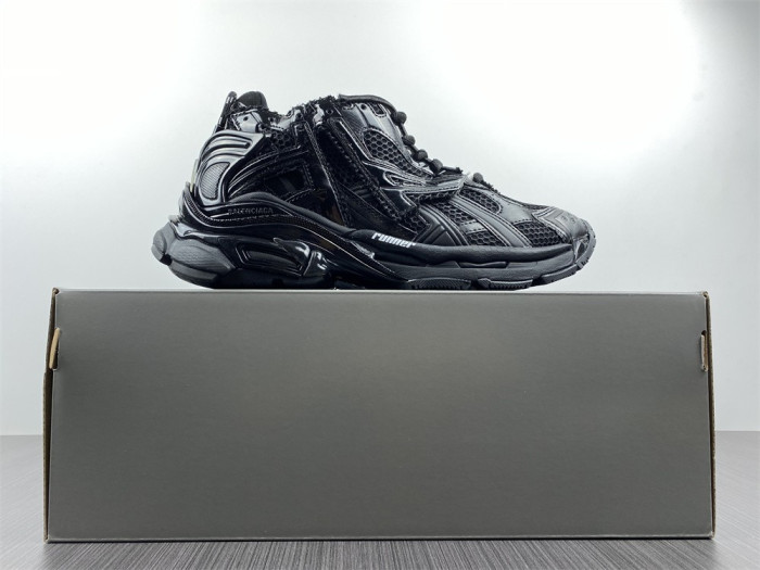 balcia track runner black Ba*len*cia*ga