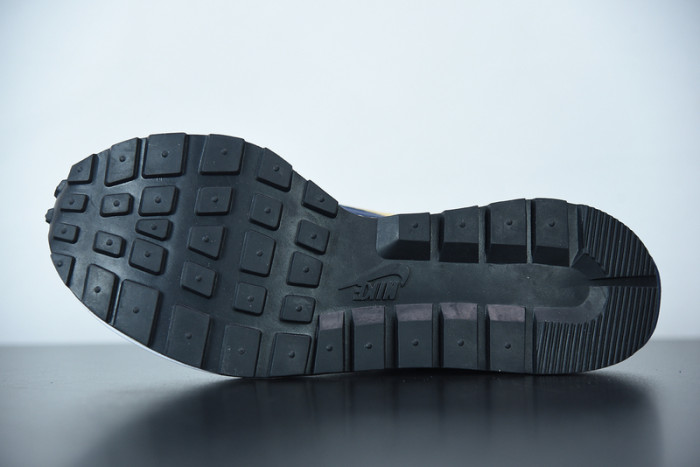 nike vaporwaffle sacai tan navy dd1875-200