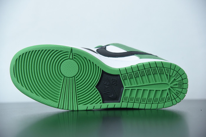 nike dunk low "classic green" bq6817-302