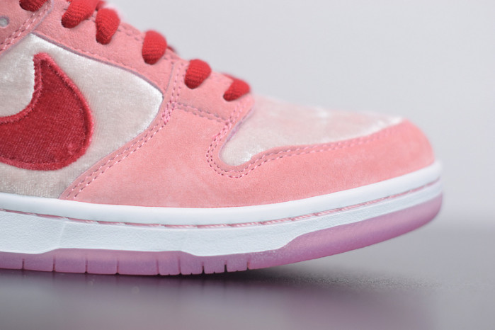 nike sb dunk low strangelove skateboards ct2552-800