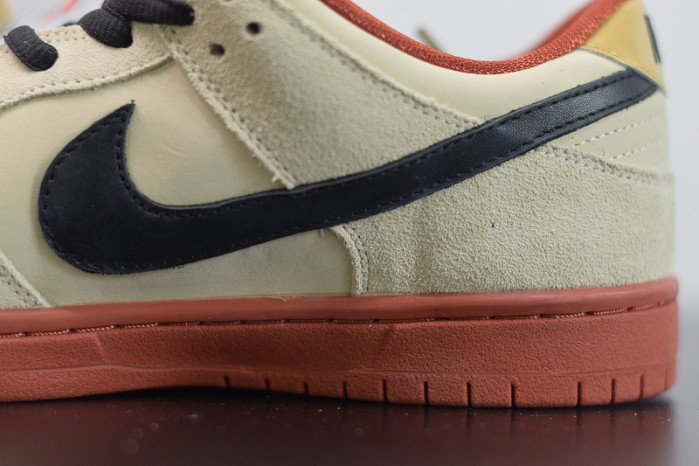 nike sb dunk low pro hennessy bq6817-100