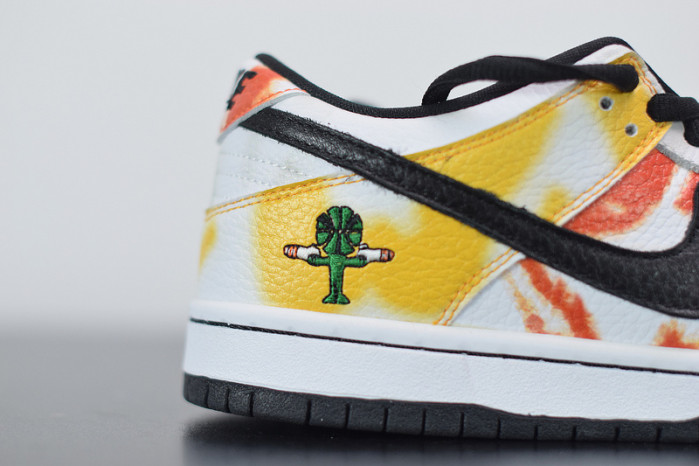 nike sb dunk low raygun tie-dye white bq6832-101