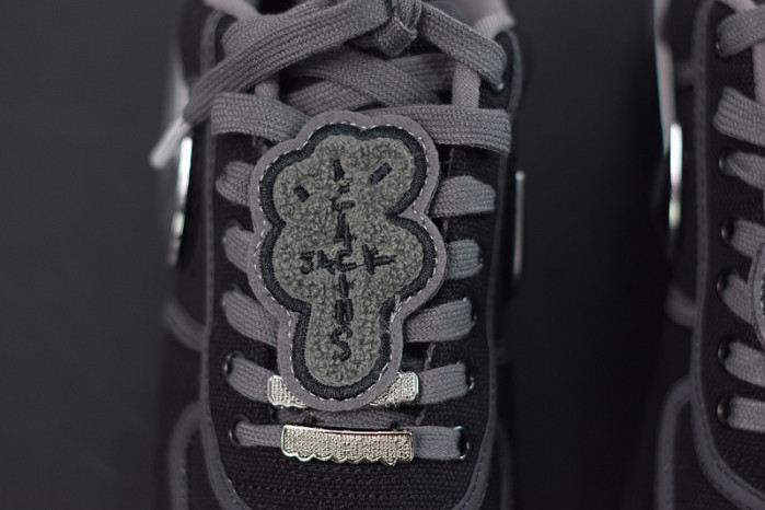 travis scott x air force 1 aq4211-001