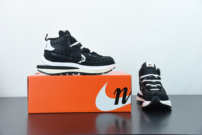 nike vaporwaffle sacai jean paul gaultier black white dh9186-001