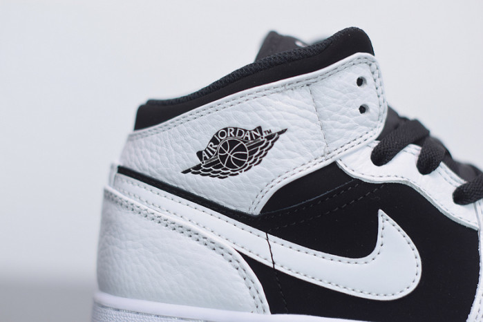 air jordan 1 mid white black (gs) 554725-113