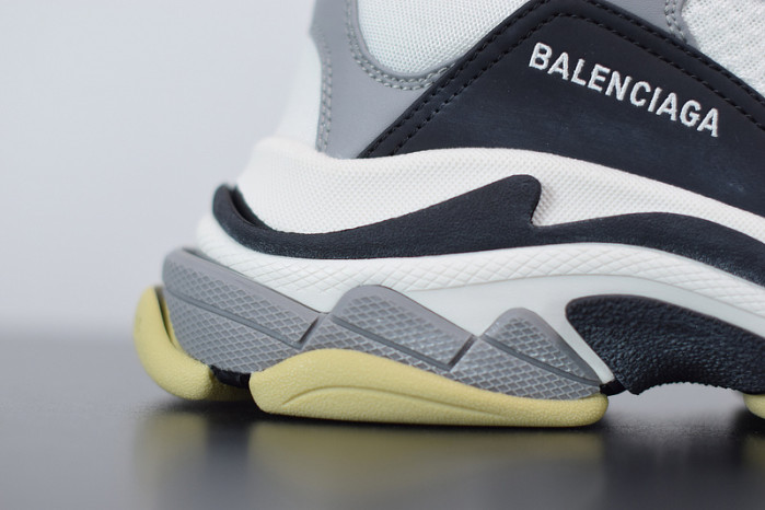 balcia triple s 536737 w09om 9072