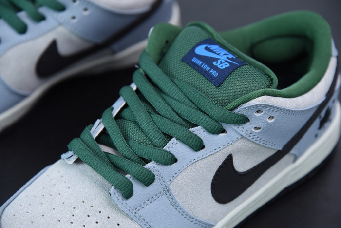 nike sb dunk low “maple leaf” 313170-021