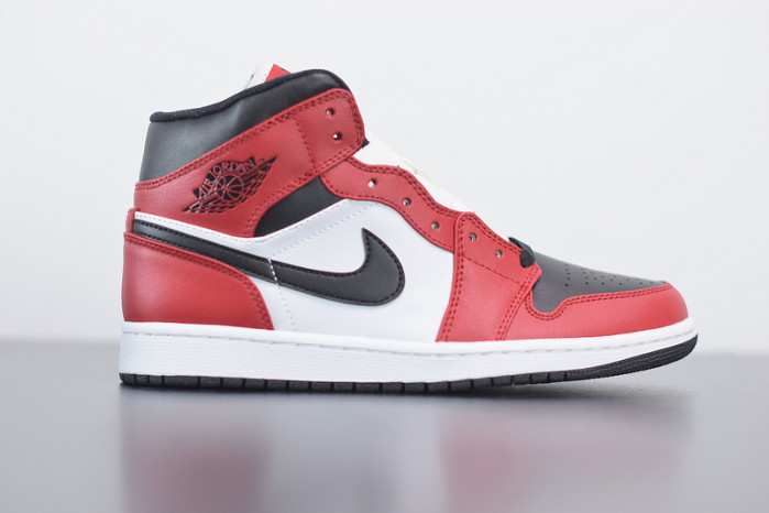 air jordan 1 mid chicago toe 554724-069