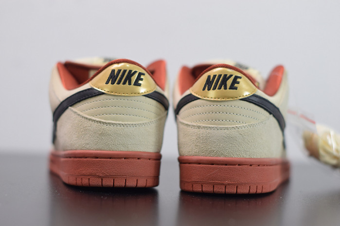 nike sb dunk low pro hennessy bq6817-100