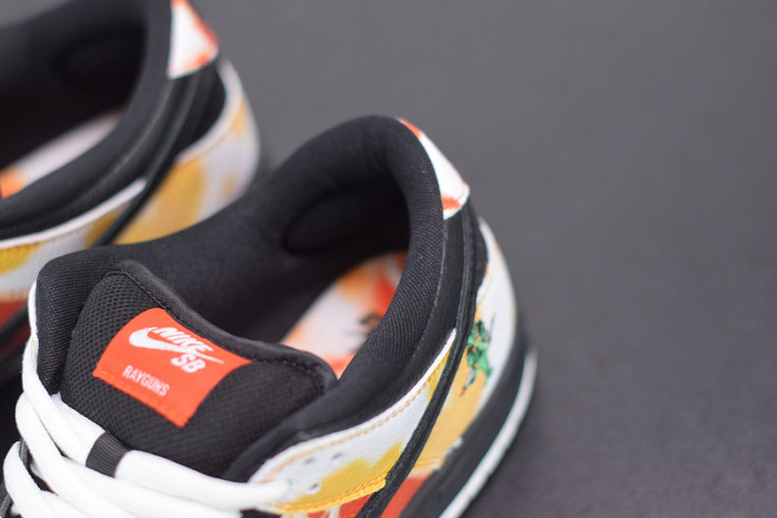 nike sb dunk low raygun tie-dye black bq6832-001