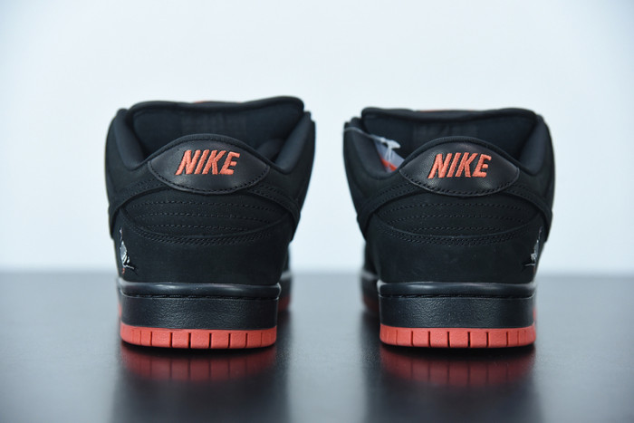 nike sb dunk low black pigeon 883232-008