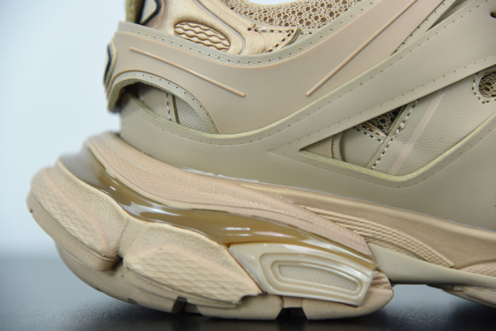 balcia track sneaker