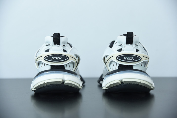 balcia track sneaker