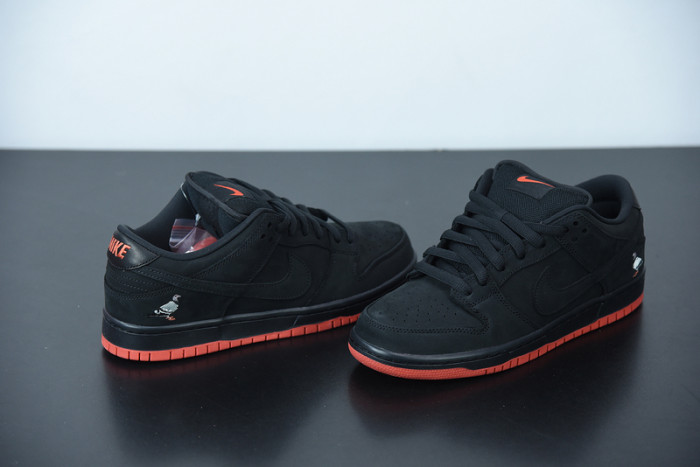 nike sb dunk low black pigeon 883232-008