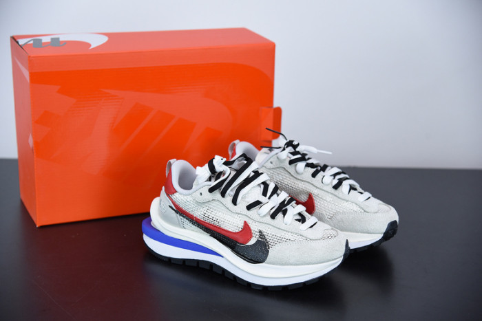 sacai x nike vaporwaffle cv1363-100