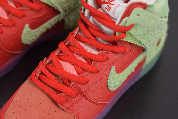 nike sb dunk high“strawberry cough” cw7093-600