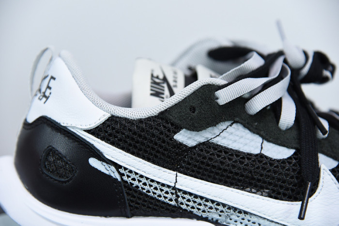 nike vaporwaffle sacai black white cv1363-001
