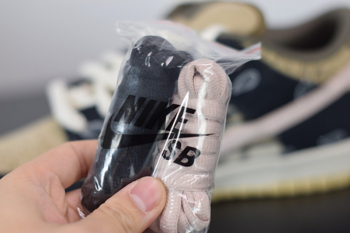 nike sb dunk low travis scott ct5053-001