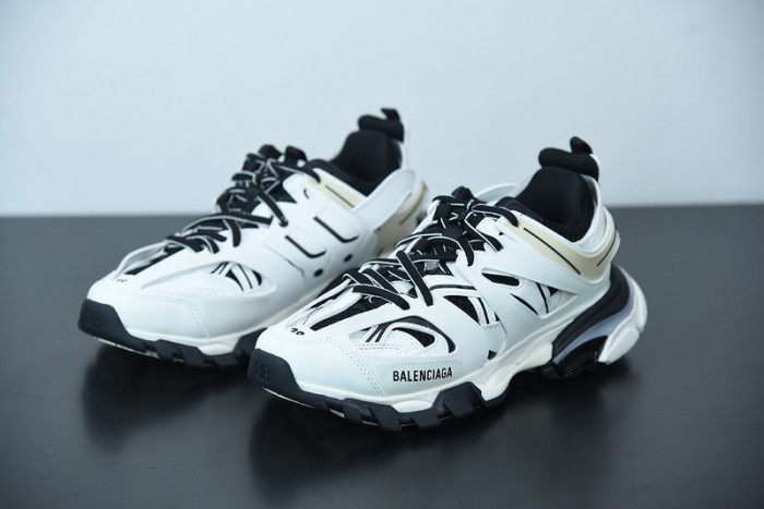 balcia track sneaker