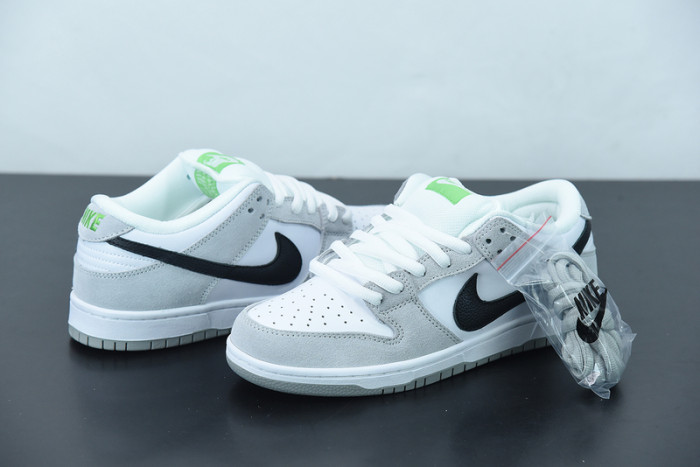 nike dunk sb low pro chlorophyll bq6817-011