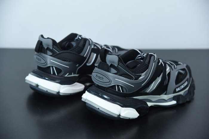 balcia track sneaker