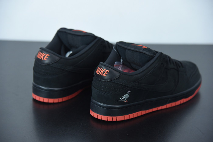 nike sb dunk low black pigeon 883232-008