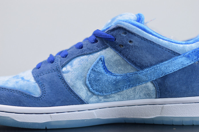 nike sb dunk low stragelove blue ct2552-400