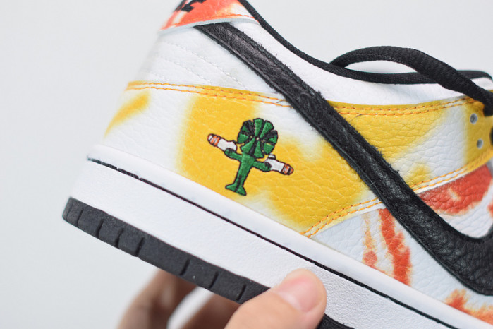 nike sb dunk low raygun tie-dye white bq6832-101