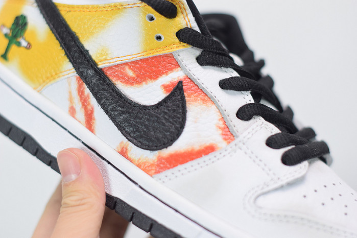 nike sb dunk low raygun tie-dye white bq6832-101