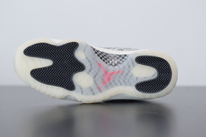 air jordan 11 retro low snake light bone cd6846-002