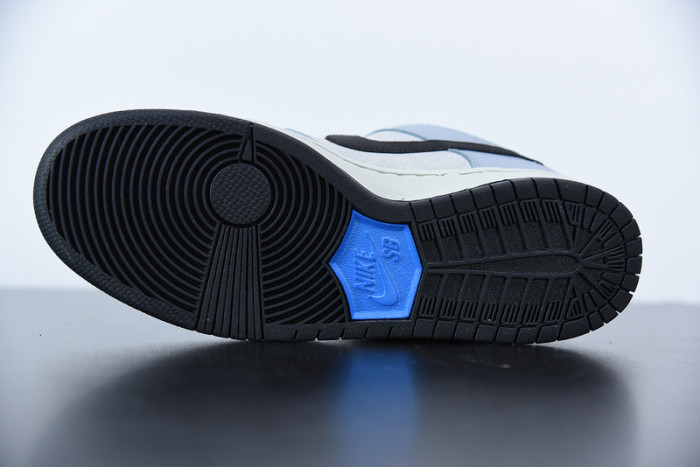 nike sb dunk low “maple leaf” 313170-021