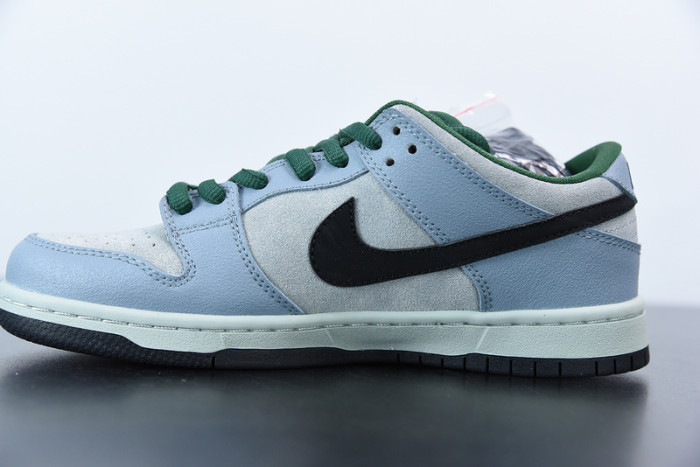 nike sb dunk low “maple leaf” 313170-021