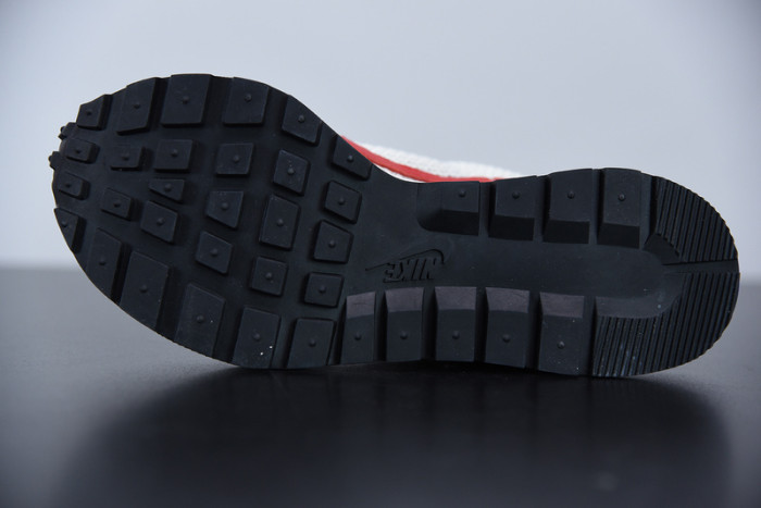 sacai x nike vaporwaffle cv1363-100