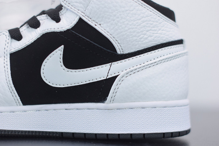 air jordan 1 mid white black (gs) 554725-113