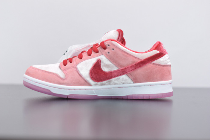 nike sb dunk low strangelove skateboards ct2552-800