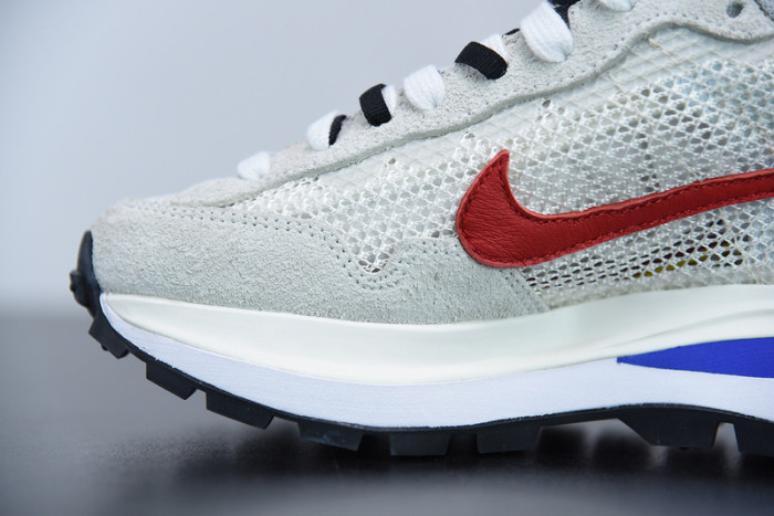sacai x nike vaporwaffle cv1363-100