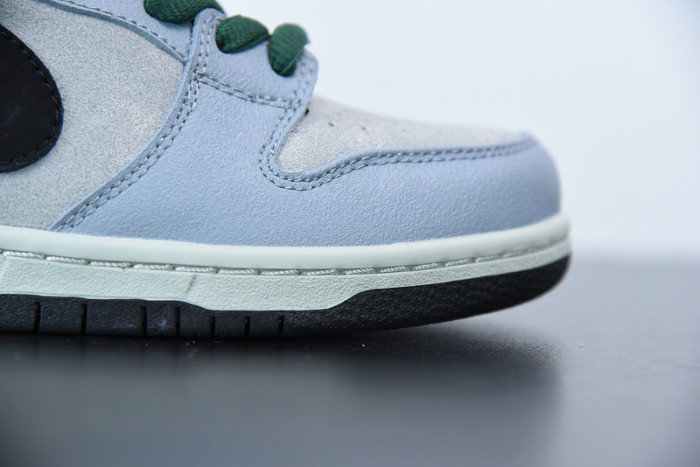 nike sb dunk low “maple leaf” 313170-021